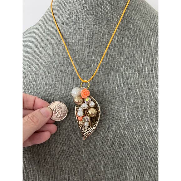 leaf pendant necklace - Picture 4 of 4